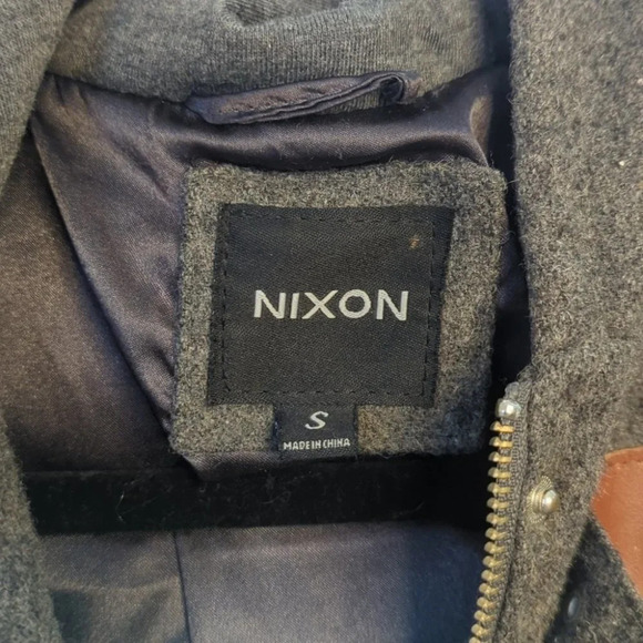 Nixon Grey Wool Long Jacket Winter Woman's Small Brown Leather  Clasp - Picture 5 of 8